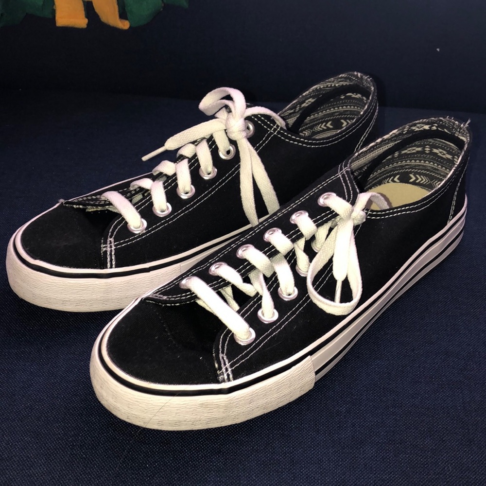 Men’s George Boat Shoes. Size 9